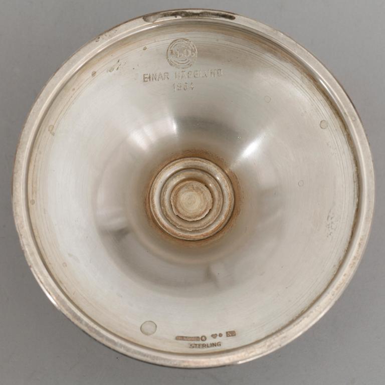 FAT samt LJUSSTAKAR, ett par, silver, bland annat Borgila 1963. Total vikt ca 233 gram.