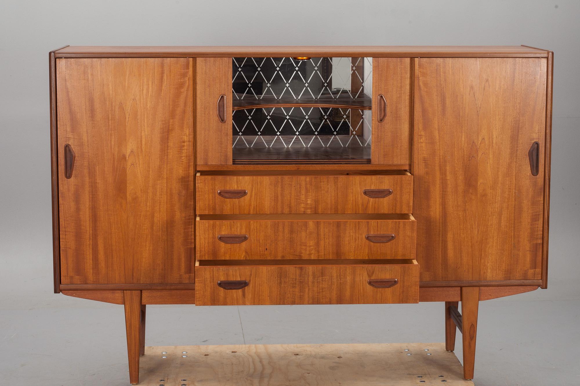 BARSKÅP/SIDEBOARD, 1950-tal.