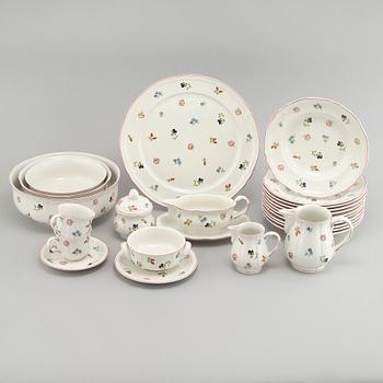 A Villeroy & Bosch 72 pcs dinner service "Petite Fleur".