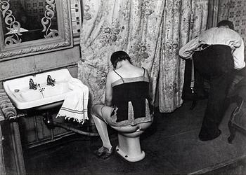 Brassaï, "'La Toilette' dans un hôtel de passe, rue Quincampoix á Paris", 1932.