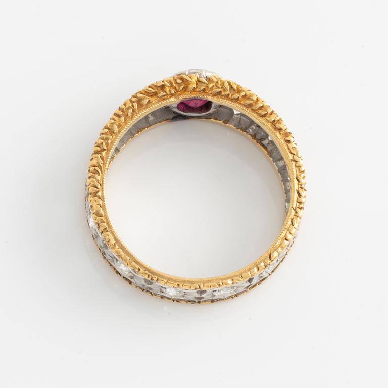 Ring 18K gold with a ruby and round brilliant-cut diamonds.