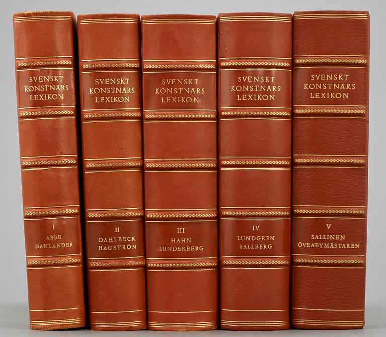 BOK, 5 vol, "Svenskt konstnärslexikon", Allhems Förlag, Malmö, 1952/617.