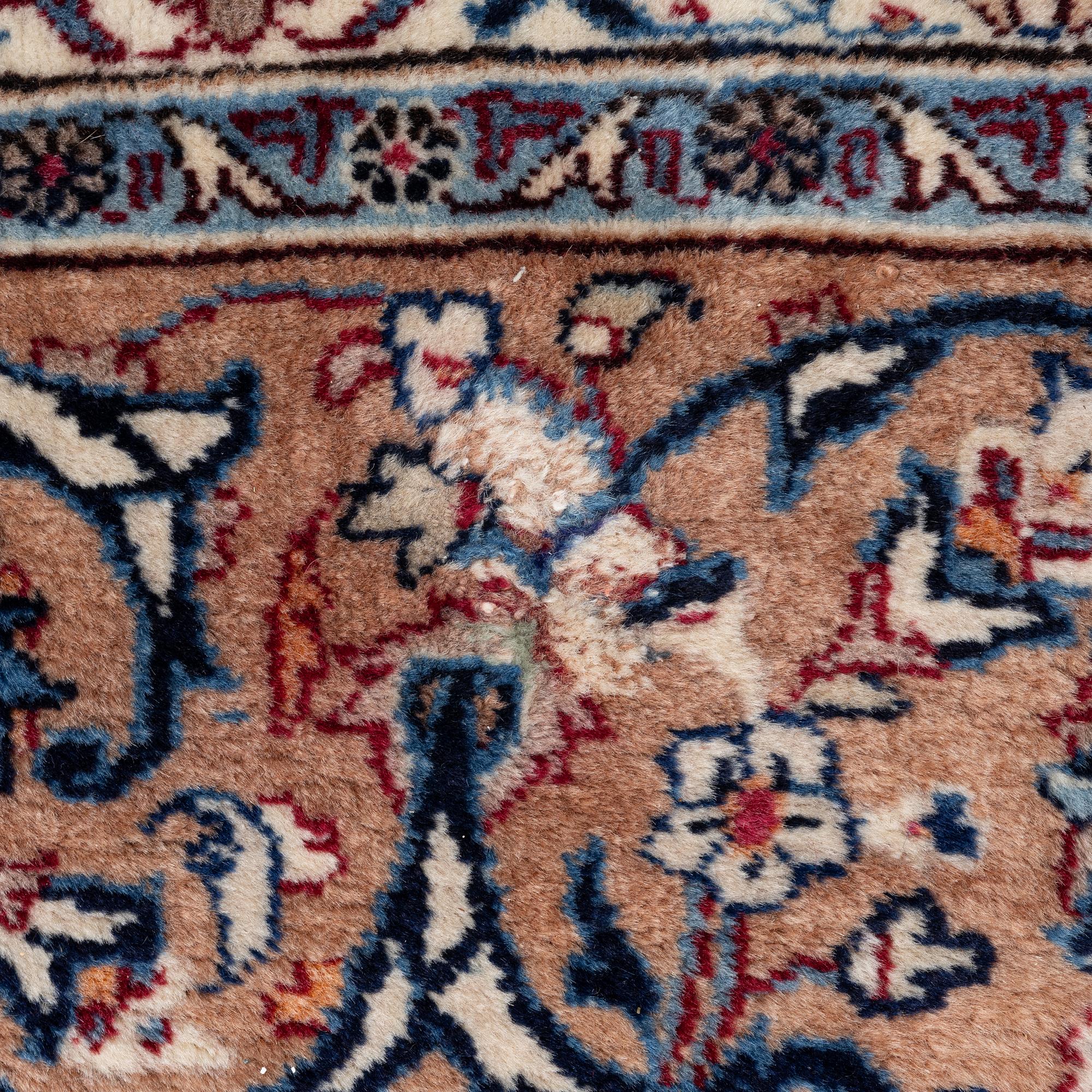 A Tabriz carpet, a. 373 x 286 cm.