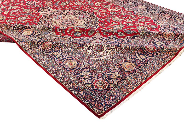 A carpet, Kashan, ca 435 x 325 cm.