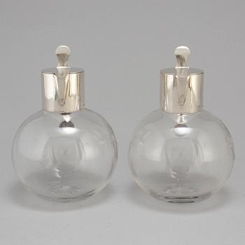 A pair of caraffes with silver mountings by CG Hallberg, Stockholm 1890.