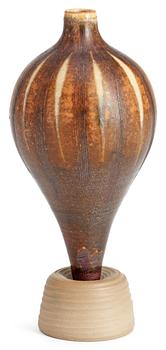 A Wilhelm Kåge 'Farsta terra spirea' vase, Gustavsberg studio 1950´s.