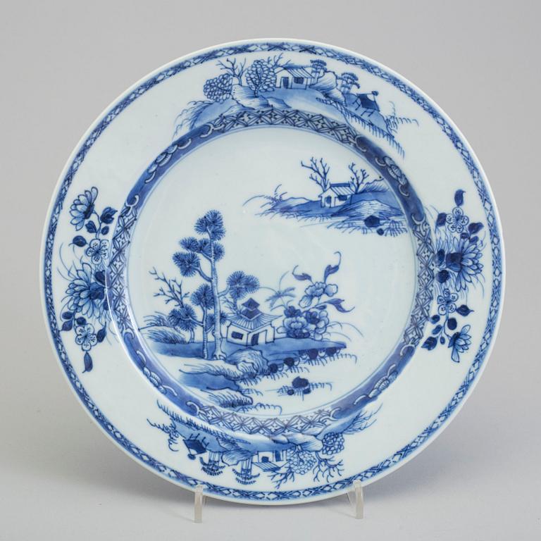 A set with eight blue and white plates, Qing dynasty, Qianlong (1736-95).