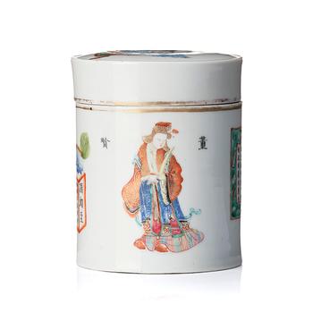 1285. A famille rose jar with cover, Qing dynasty, 19th century.