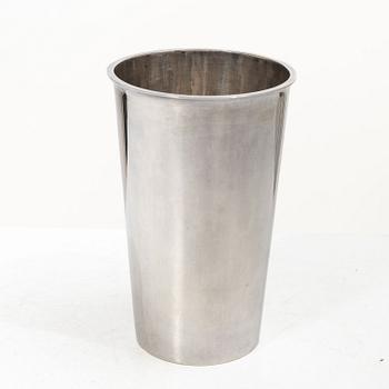 Atelier Borgila, a Swedish sterling silver vase/beaker, Stockholm 1943.