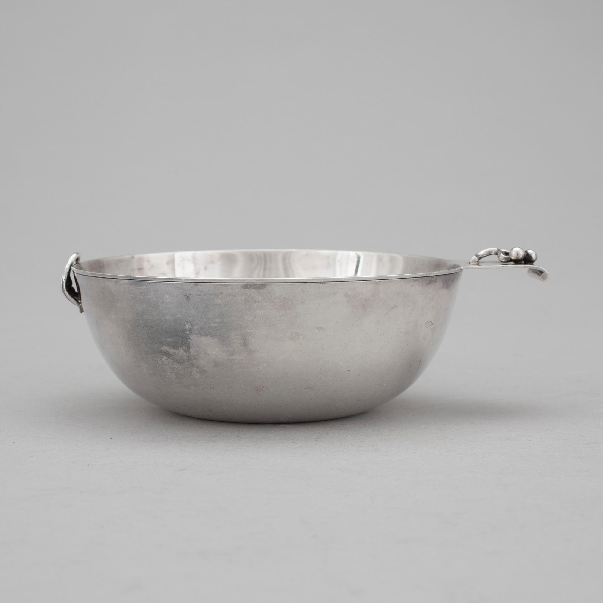 CG HALLBERG, Stockholm 1940, skål. Silver. Vikt ca 186 gram.