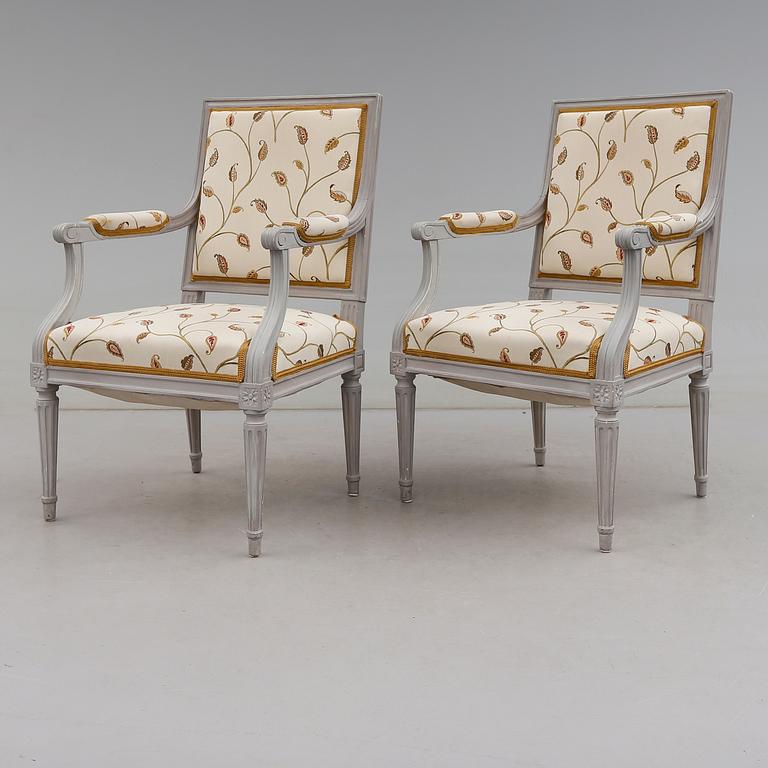 KARMSTOLAR, 1 par, gustaviansk stil, 1900-talets andra hälft.