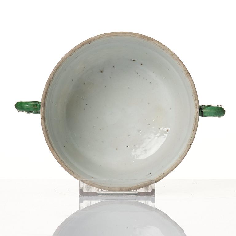 A famille verte decorated equelle, Qing dynasty, Kangxi (1662-1722).