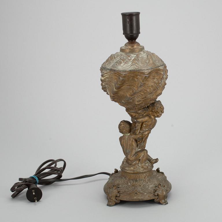 BORDSLAMPA, bronserad metallegering, 1800-talets slut.