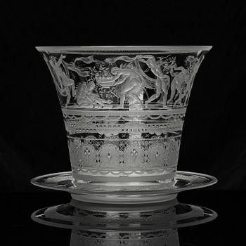 Simon Gate, an engraved glass bowl with plate, Orrefors 1930, model 122.