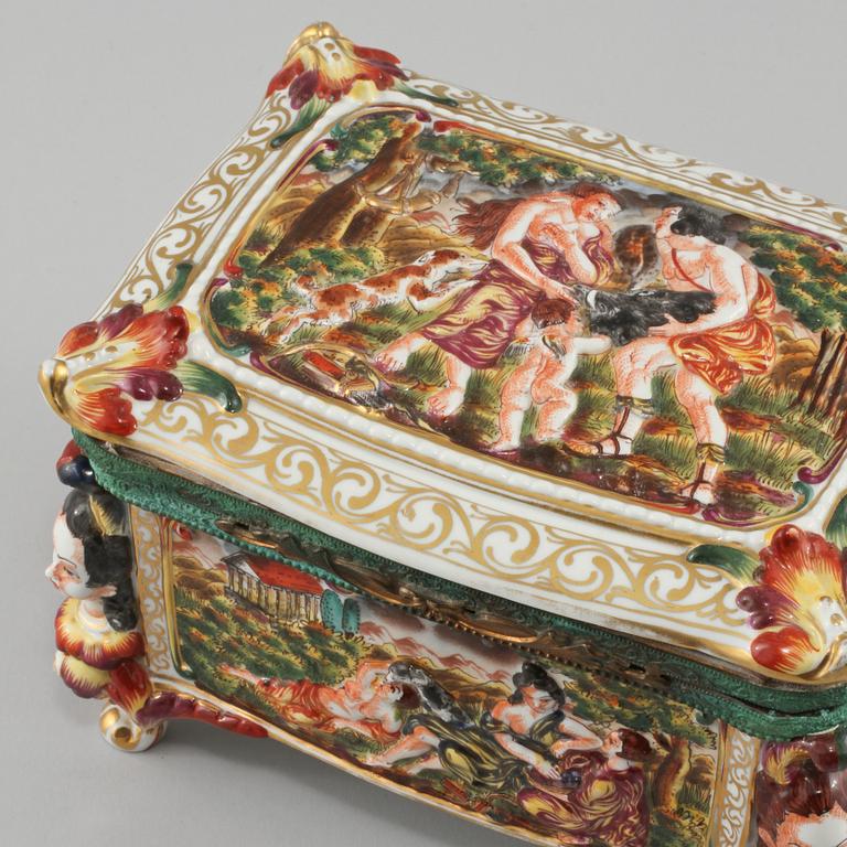 SKRIN, porslin, Capo di Monte-stil, 1900-talets första del.