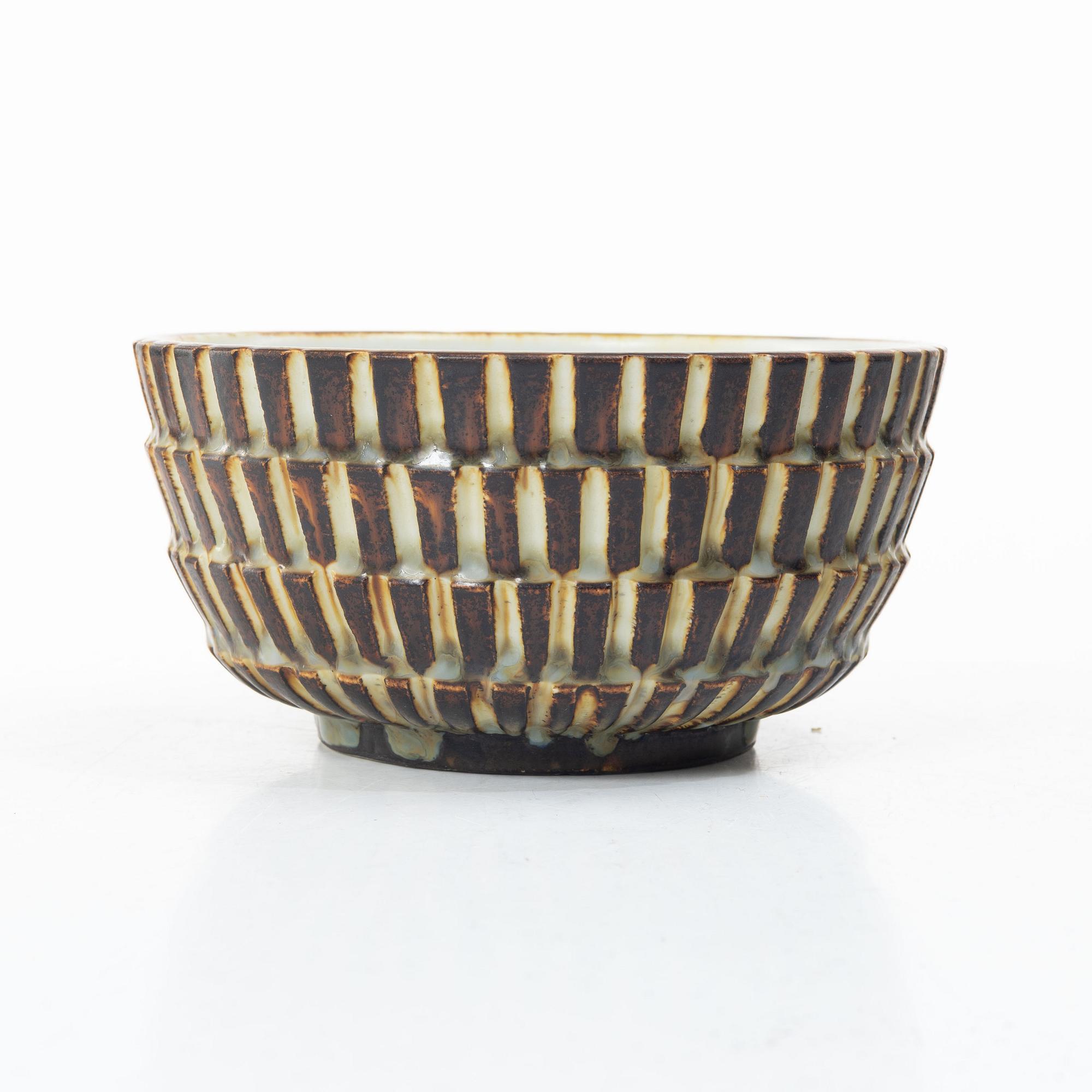 Gertrud Lönegren, A stoneware bowl, Rörstrand, 1936-1941.