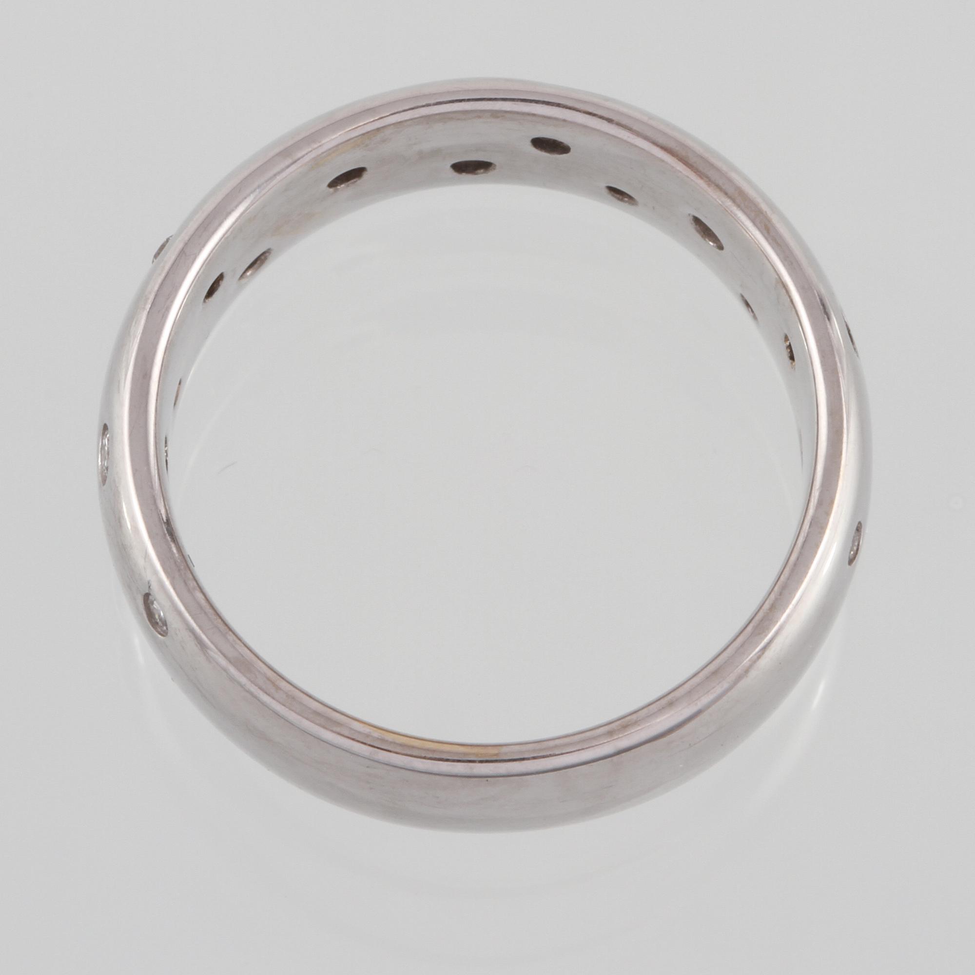 RING, 18K vitguld med briljantslipade diamanter 0.25 ct. Vikt 8,7 gram.