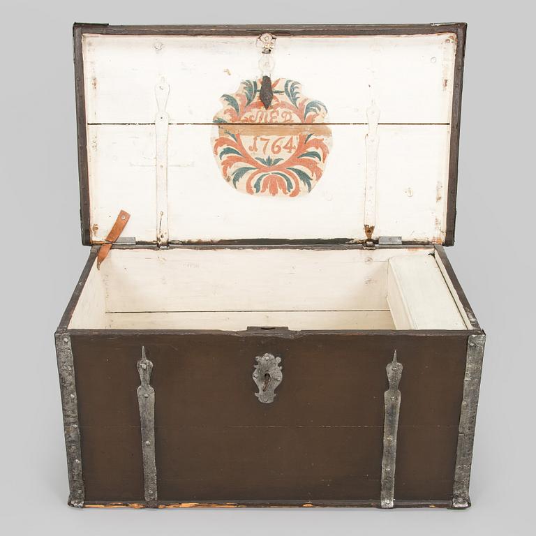 Kista, märkt med monogram, 1764.