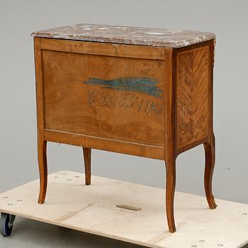 BYRÅ, gustaviansk stil, 1900-talets första hälft.