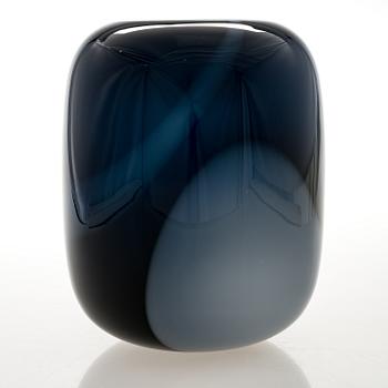 TIMO SARPANEVA, a 'Blues' vase unsigned. Iittala. 1985.