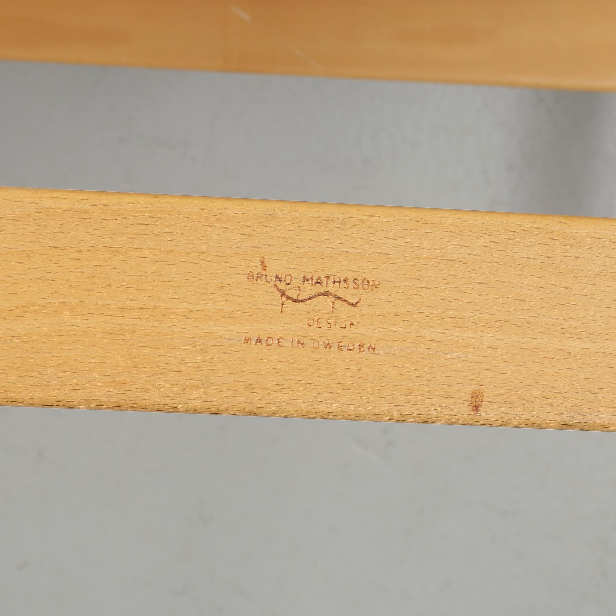 KARMSTOL. "Eva" design Bruno Mathsson, Firma Karl Mathsson. Daterad 1977.