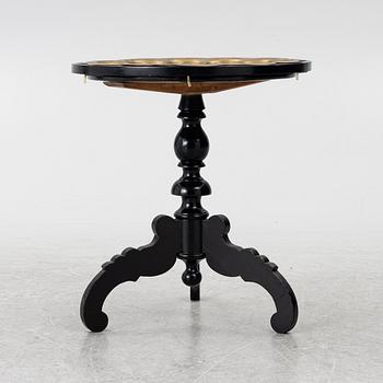 Pelarbord med bricka, 1900-talets första hälft.