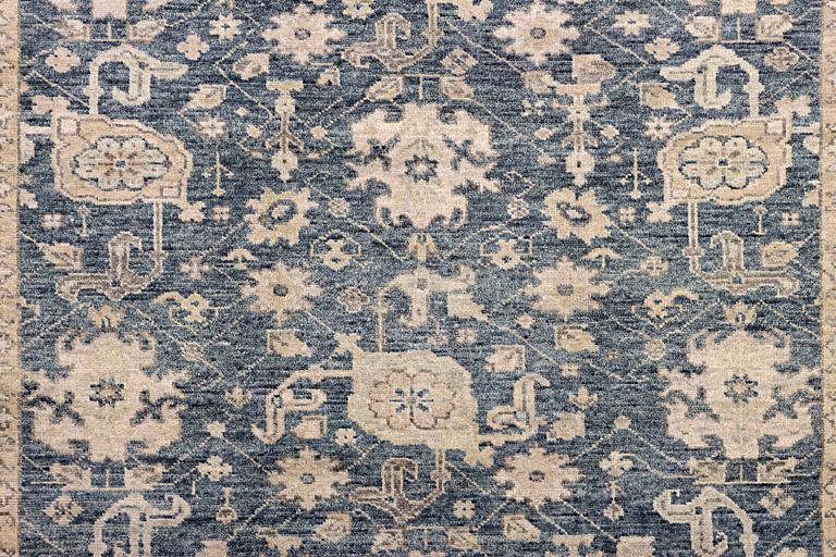 Matta, med sk. Mamlukdesign, ca 307 x 253 cm.