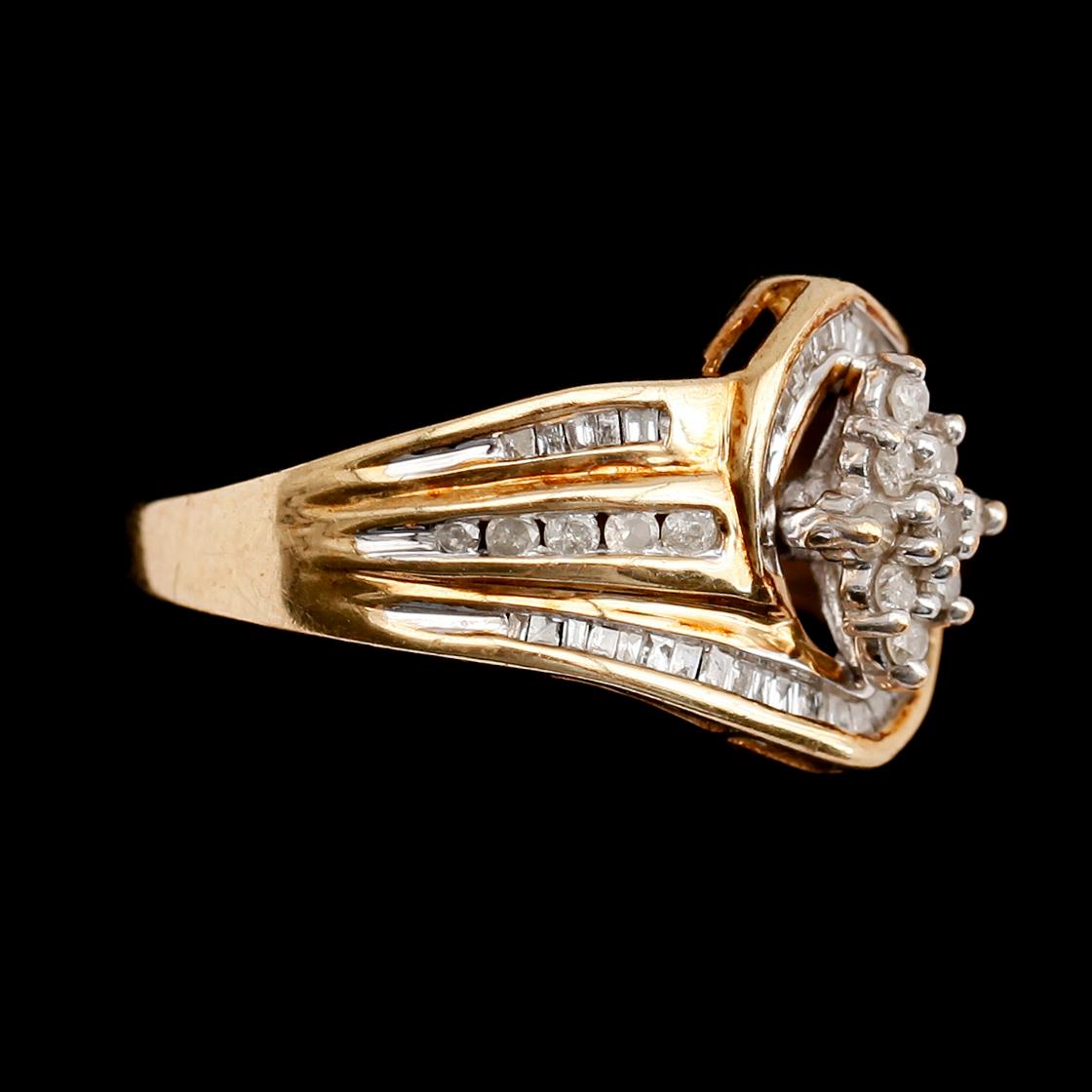RING, 14 k vitt och gult guld, diamanter tot ca 0.50 ct.