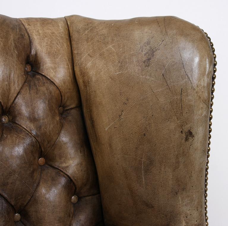 FÅTÖLJER, ett par, Chesterfieldmodell, 1900-tal.