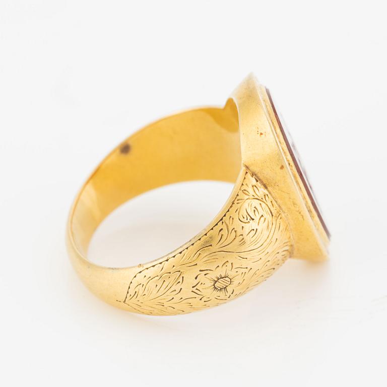 Ring, sigill, 18K guld med karneol med monogram, 1850-tal.