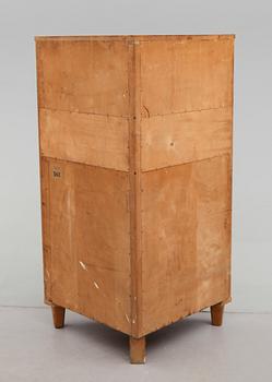 HÖRNSKÅP, 1900-talets mitt.