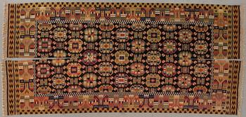 DRAPERI, två våder, rölakanvariant, omkring 1900. Ca 290 x 69/st.