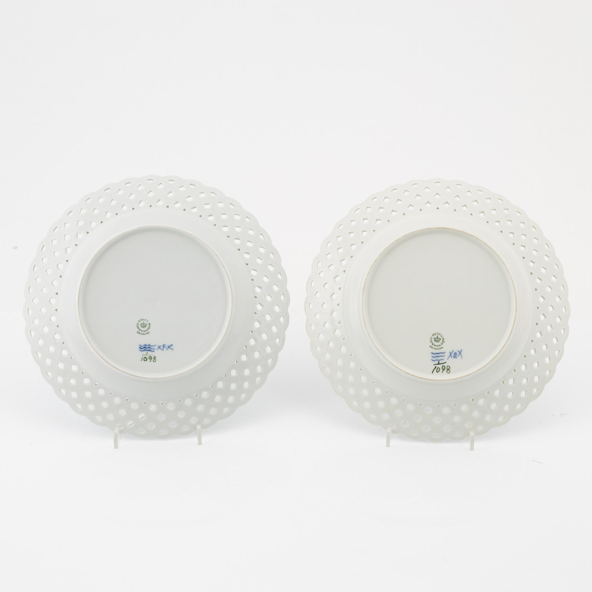 Royal Copenhagen, fat, ett par, porslin, "Musselmalet helblonde", Modellnummer 1/1098, Danmark.