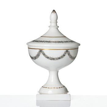 A Swedish glass suger bowl with cover, Strömsbäcks glass works, circa 1800.