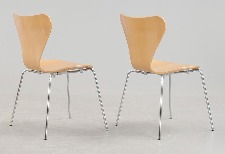 STOLAR, ett par, "Sjuan", Arne Jacobsen, Fritz Hansen. 1978.