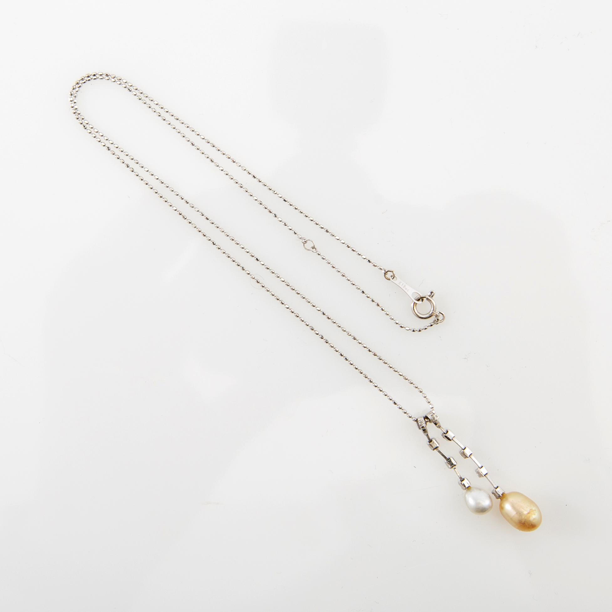 Hängsmycke, 18K vitguld med pärlor med diamanter.