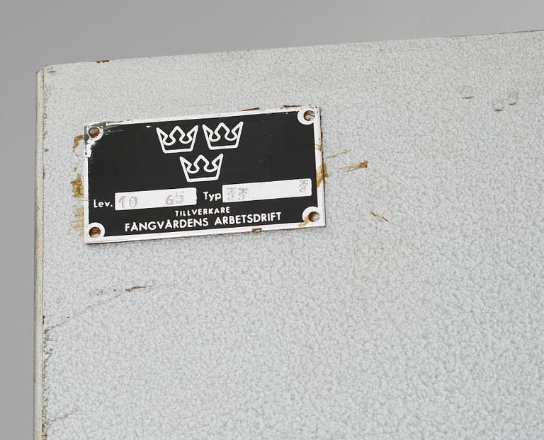 INDUSTRIKLÄDSKÅP, 1900-talets mitt/andra hälft.