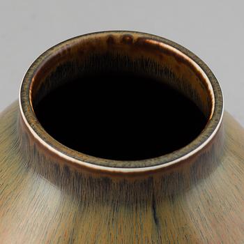 CARL-HARRY STÅLHANE, a stoneware vase, Sweden 1950-60's.