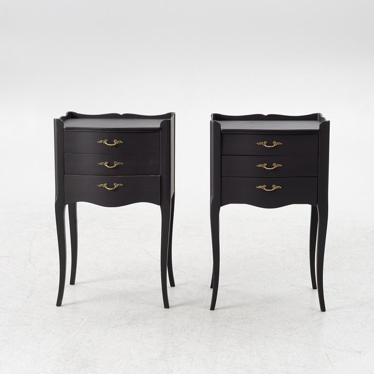 Sängbord, ett par, rokokostil, 1900-talets andra hälft.
