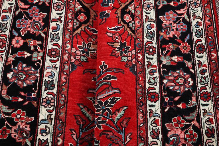 A carpet, Mahal, ca 338 x 215 cm.