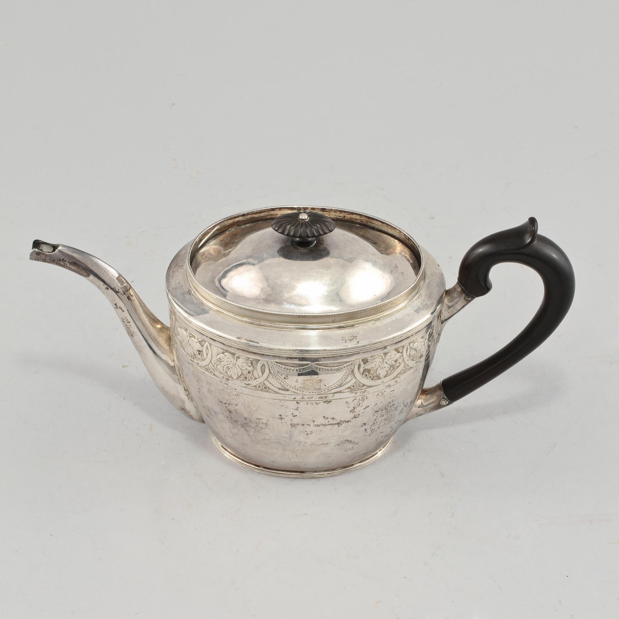 TEKANNA, silver, empire, kontrollmästare Frederik Fabritius, Danmark, 1812. Vikt 504 g.