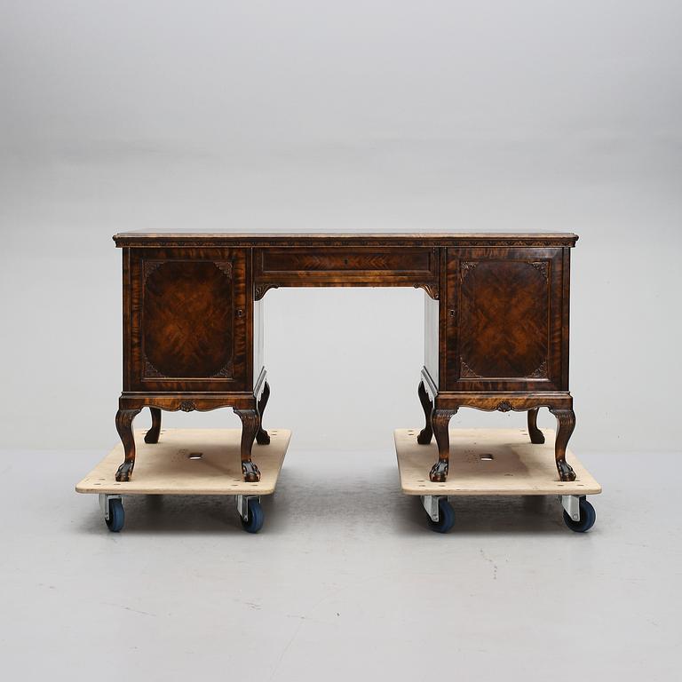 SKRIVBORD, chippendale-stil, omkring 1900-talets mitt.