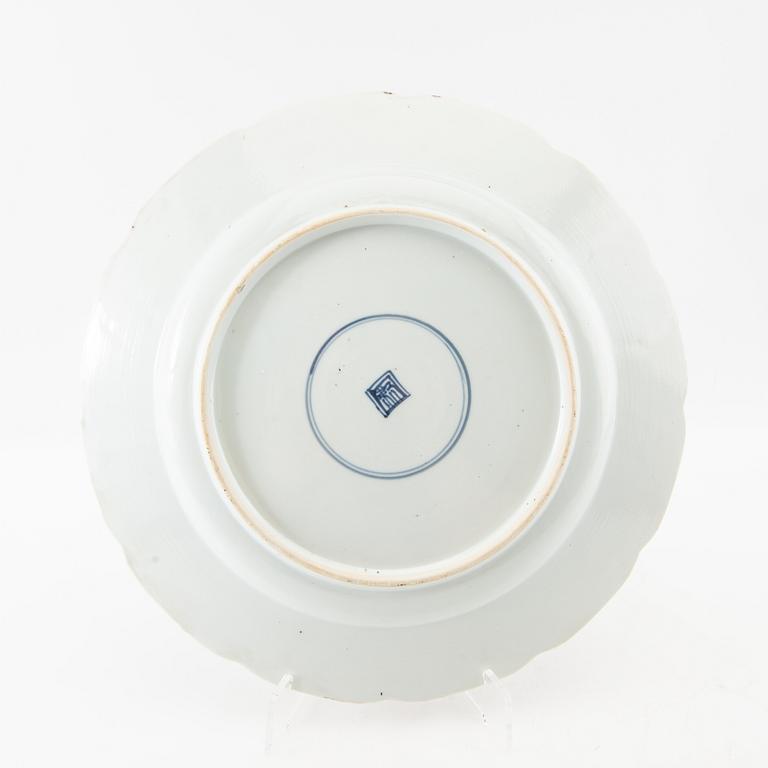 A famille verte plate, Qing dynasty, Kangxi (1662-1722).