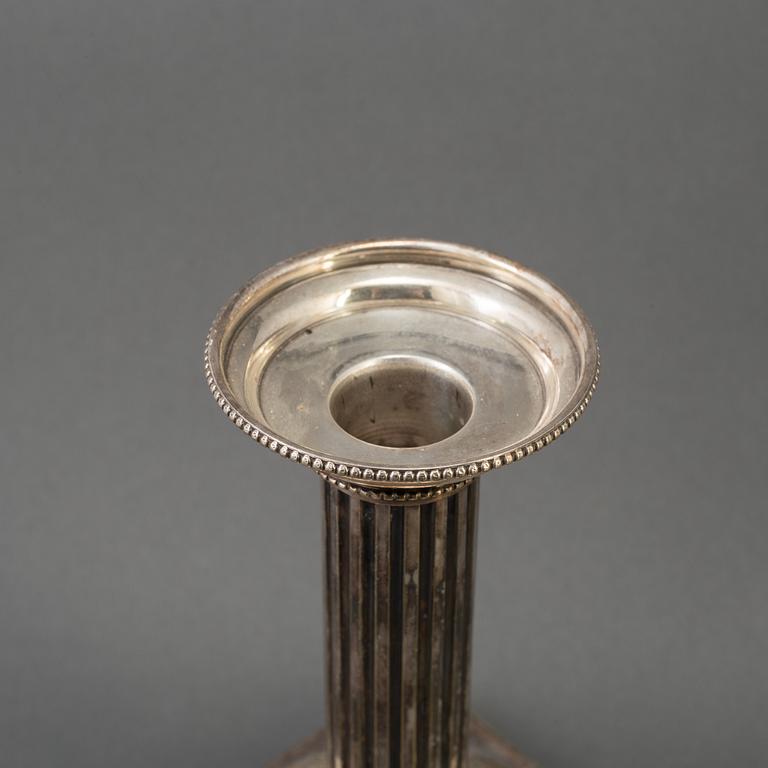 GULDSMEDSAKTIEBOLAGET (GAB), Ljusstakar, nysilver, Gustaviansk stil, 1900-talets första hälft.