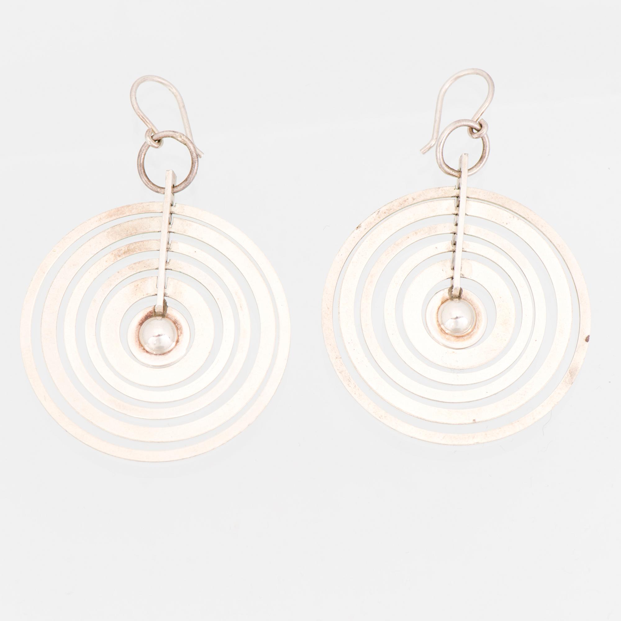 TAPIO WIRKKALA, KORVAKORUT, "Hopeakuu", hopeaa. Kultakeskus.