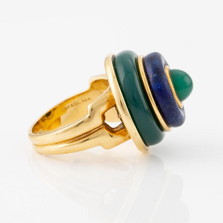 An 18K gold Tiffany & Co ring set with lapis lazuli & chrysoprase.