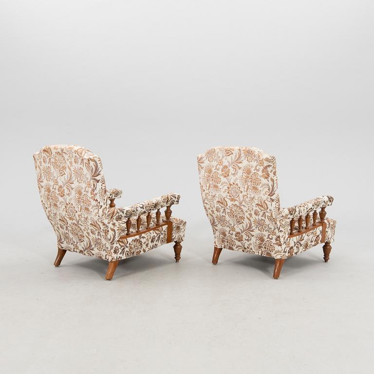 Fåtöljer ett par omkring 1900.