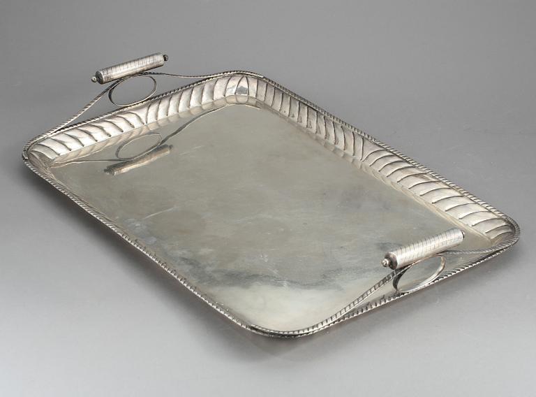 BRICKA, silver, troligen Baltikum, 1900-tal. Vikt  2160 g.