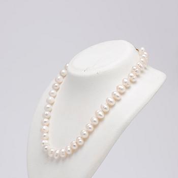 Necklace, cultured freshwater pearls and clasp 14K gold.