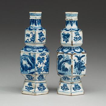 VASER, ett par, porslin. Qing dynastin, Kangxi (1662-1722).